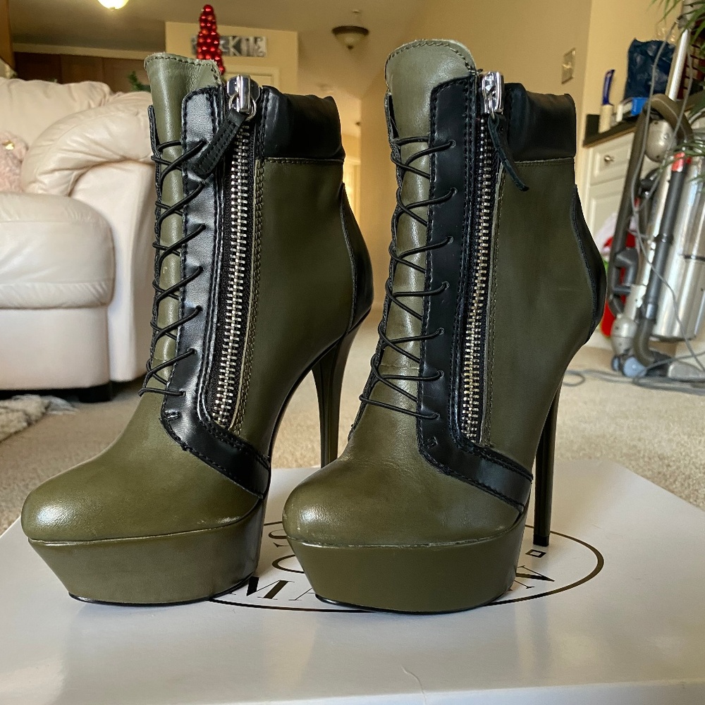 Steve Madden Sz. 7 Stiletto Boot -